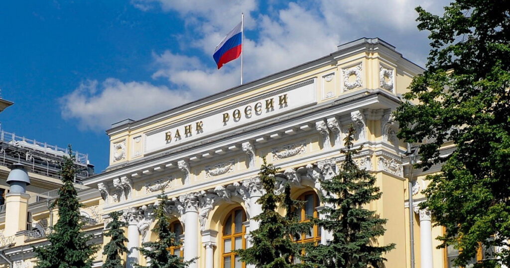 ЦБ впервые с апреля 2025 оставил ключевую ставку без изменений: почему регулятор взял паузу